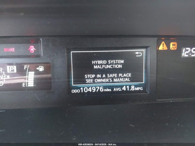 JTDZN3EUXFJ027926 Toyota Prius V Four