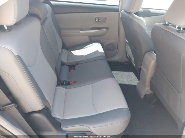 JTDZN3EUXFJ027926 Toyota Prius V Four