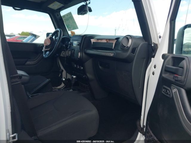 1C4BJWDG6HL711082 Jeep Wrangler Unlimited Sport 4x4