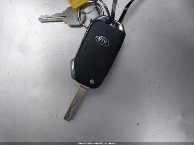 KNDJ23AU9L7051669 KIA SOUL LX