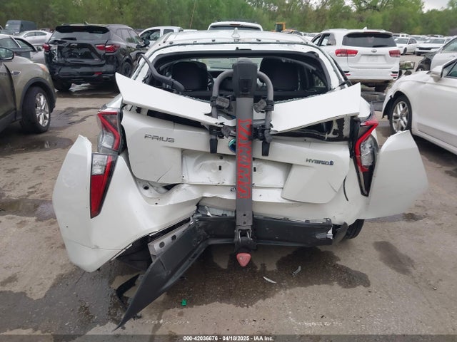 JTDKBRFUXH3036063 Toyota Prius Two