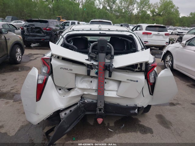 JTDKBRFUXH3036063 Toyota Prius Two