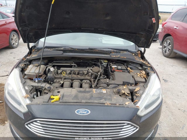 1FADP3N25FL374402 Ford Focus Titanium
