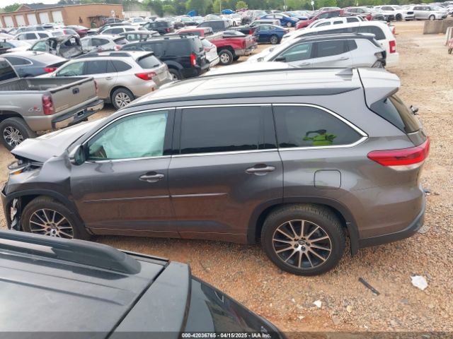 5TDJZRFH6JS539958 Toyota Highlander Se
