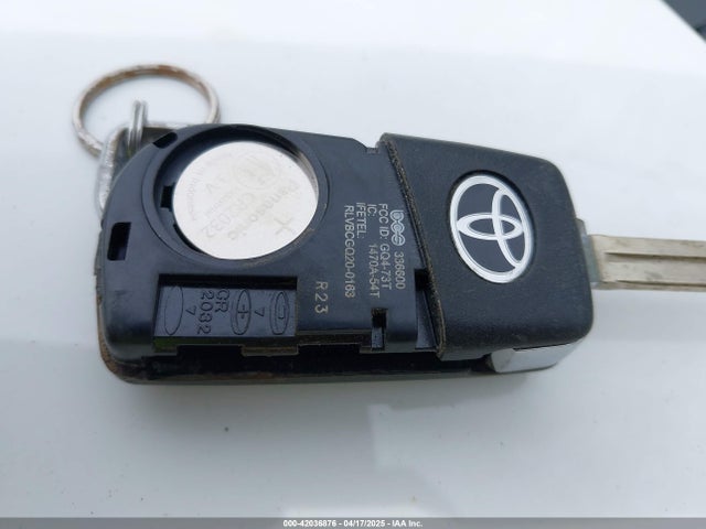 2T3G1RFV4NW289230 Toyota RAV4 LE