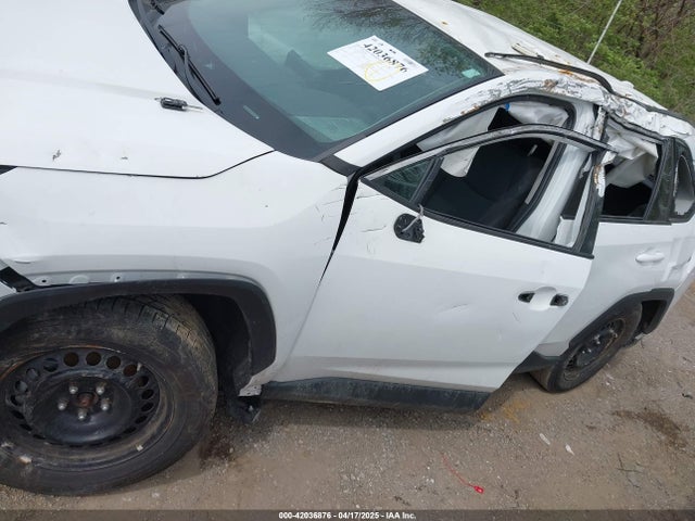 2T3G1RFV4NW289230 Toyota RAV4 LE