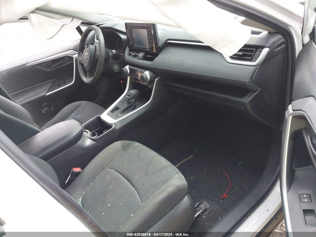 2T3G1RFV4NW289230 Toyota RAV4 LE