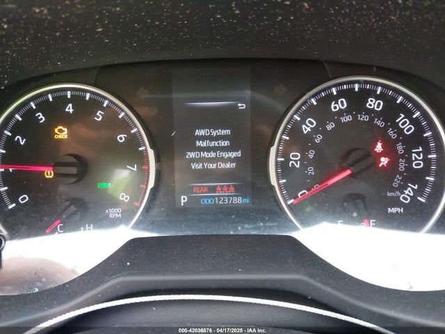 2T3G1RFV4NW289230 Toyota RAV4 LE