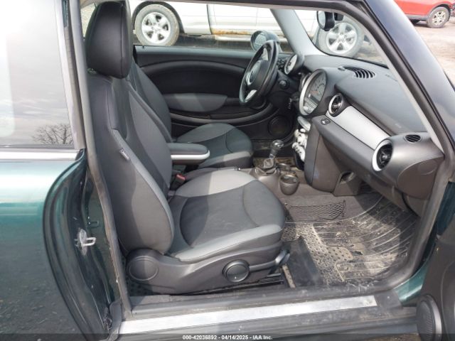 2010 MINI COOPER CLUBMAN WMWML3C56ATX37444 Photo 4