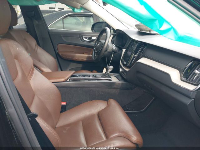 2018 VOLVO XC60 YV4102RL2J1040828 Photo 4