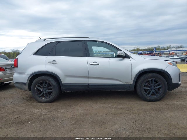 5XYKTCA60FG639308 KIA SORENTO LX