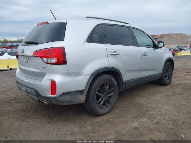 5XYKTCA60FG639308 KIA SORENTO LX
