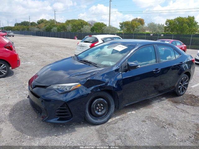 Toyota COROLLA SE 2018 5YFBURHE2JP800677 Image 2