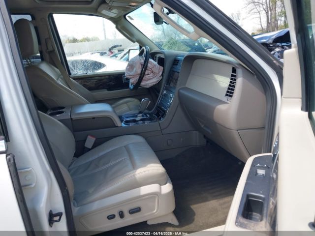 5LMJJ2JT3GEL03284 Lincoln Navigator Select