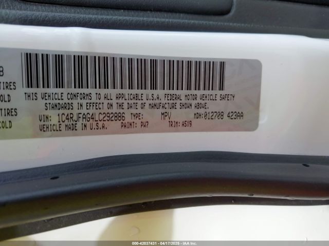 1C4RJFAG4LC292886 Jeep Grand Cherokee Laredo E 4x4