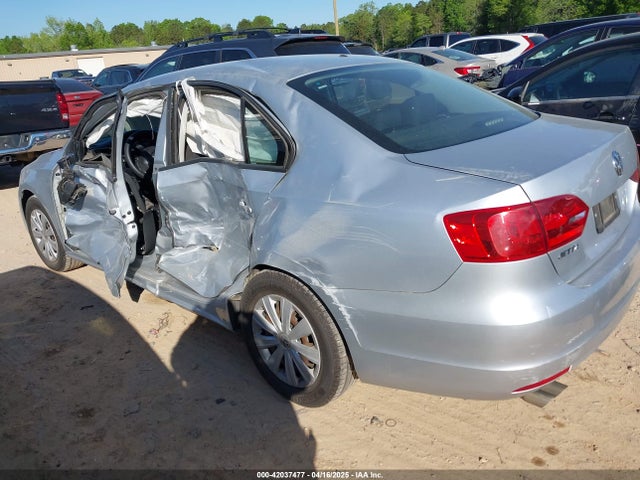 3VW2K7AJ4EM208158 Volkswagen Jetta 2.0l S