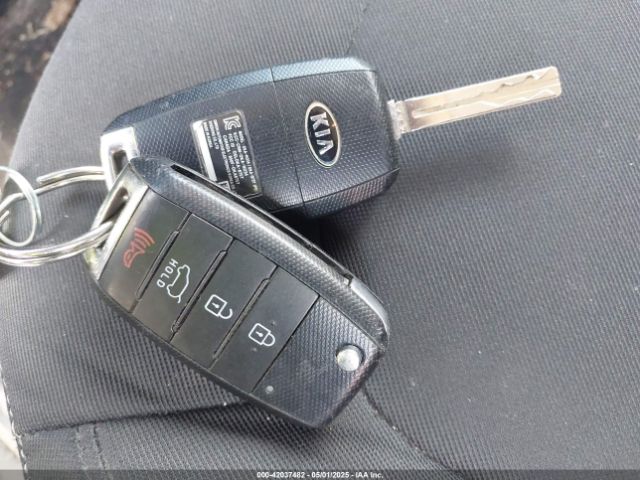 KNDJN2A26E7738630 KIA Soul !