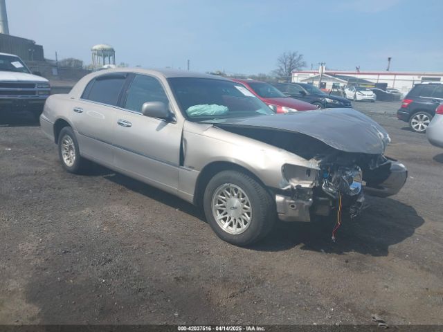 Auction sale of the 1999 Lincoln Town Car Signature, vin: 1LNHM82W4XY627170, lot number: 42037516