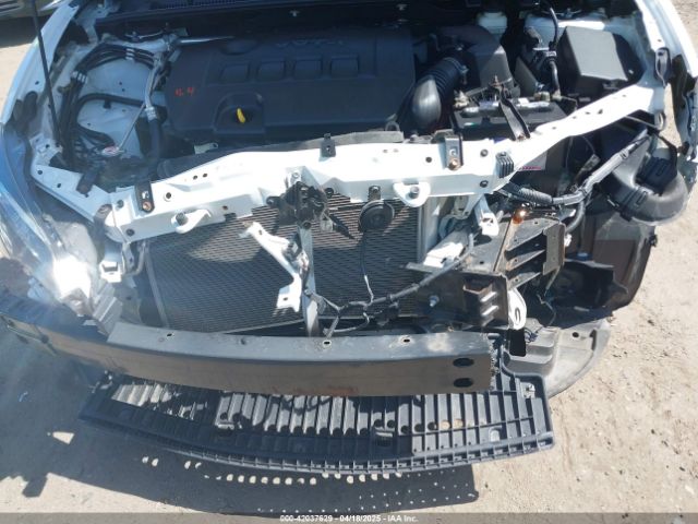 2T1BURHE0HC854067 Toyota COROLLA LE