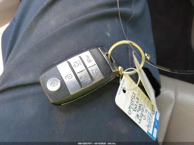 KNDMB5C19H6321265 KIA SEDONA LX
