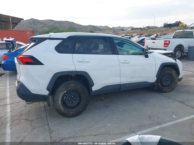2T3K1RFV3NC188126 Toyota RAV4 LE
