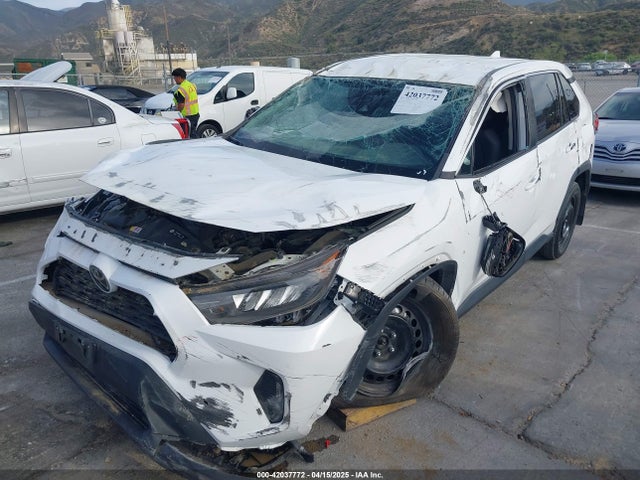 2T3K1RFV3NC188126 Toyota RAV4 LE
