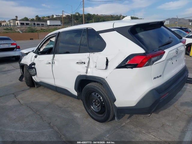 2T3K1RFV3NC188126 Toyota RAV4 LE