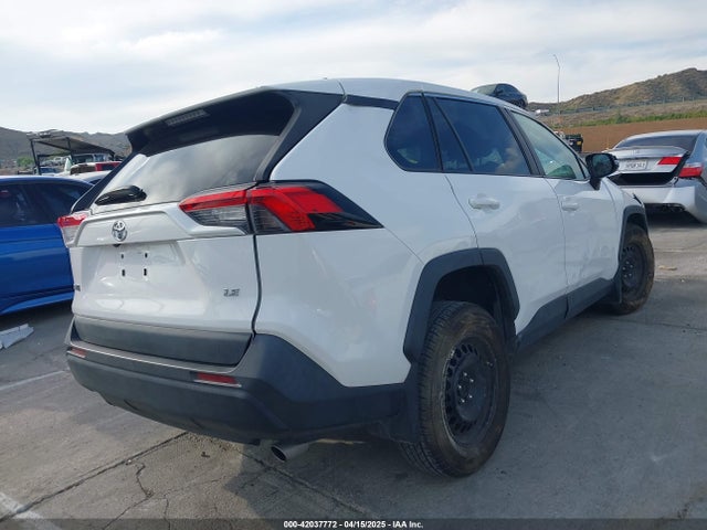 2T3K1RFV3NC188126 Toyota RAV4 LE