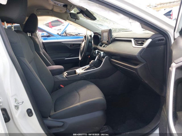 2T3K1RFV3NC188126 Toyota RAV4 LE