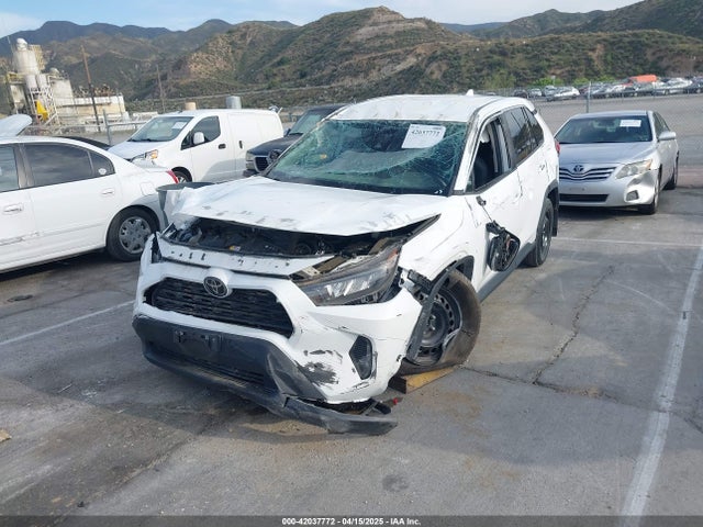 2T3K1RFV3NC188126 Toyota RAV4 LE