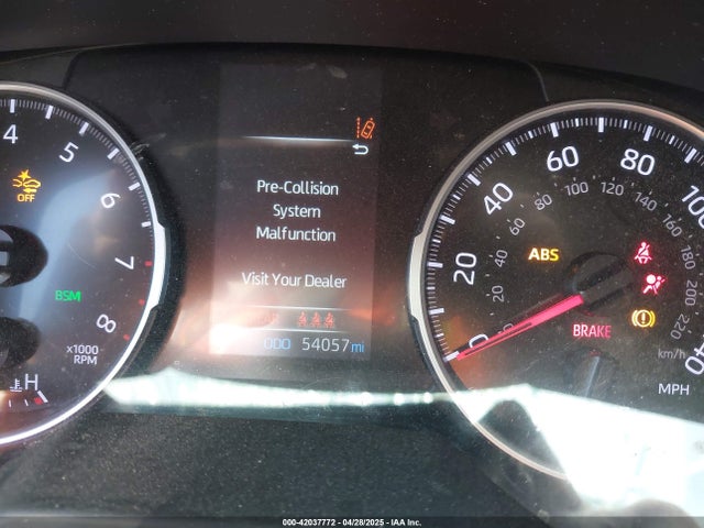 2T3K1RFV3NC188126 Toyota RAV4 LE