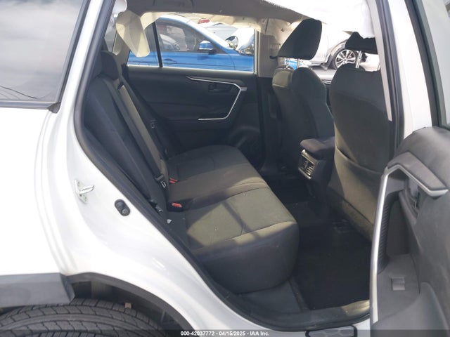 2T3K1RFV3NC188126 Toyota RAV4 LE