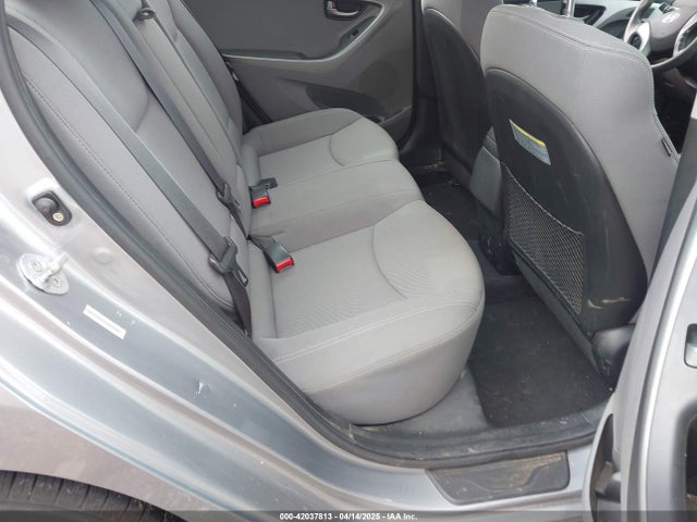 KMHDH4AE2FU225688 Hyundai ELANTRA SE