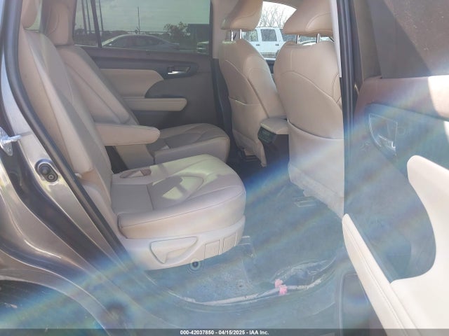 5TDGZRAH5NS554538 Toyota Highlander Xle