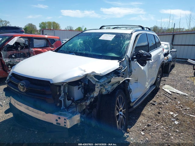 5TDKZRFH1JS288819 Toyota Highlander Se