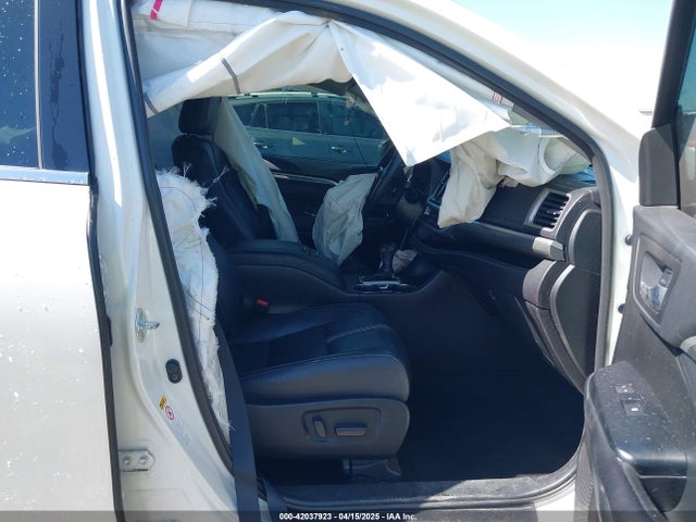 5TDKZRFH1JS288819 Toyota Highlander Se
