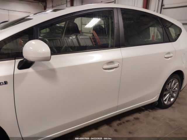 JTDZN3EU3HJ070930 Toyota Prius V Five