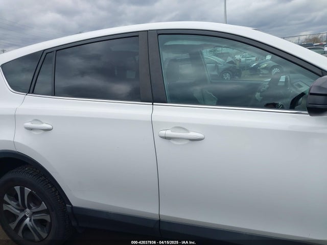 2T3BFREVXJW793174 Toyota RAV4 LE