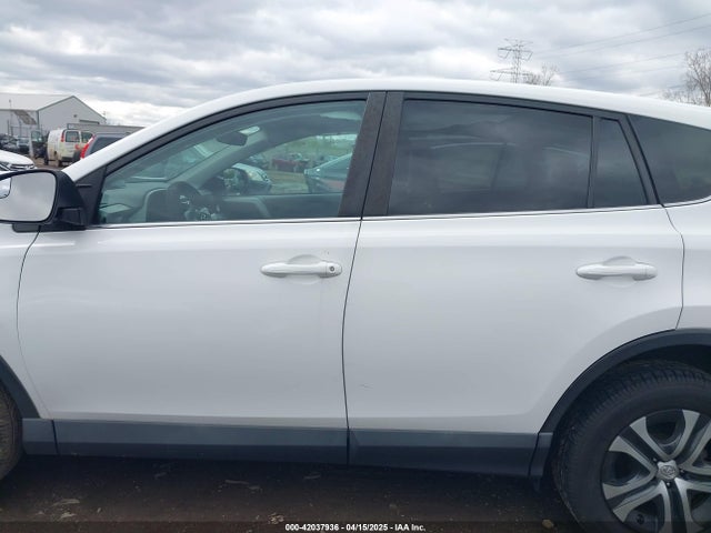 2T3BFREVXJW793174 Toyota RAV4 LE