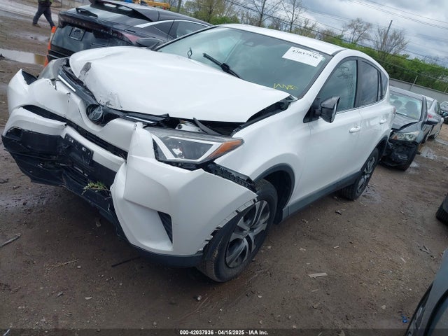 2T3BFREVXJW793174 Toyota RAV4 LE