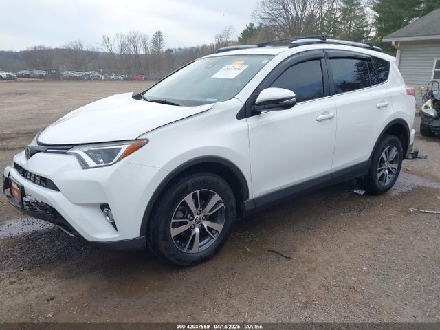 JTMRFREV9JJ218173 Toyota Rav4 Xle