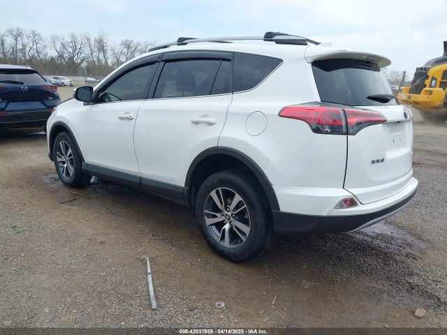 JTMRFREV9JJ218173 Toyota Rav4 Xle