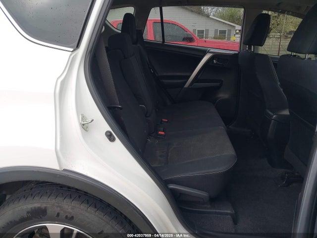 JTMRFREV9JJ218173 Toyota Rav4 Xle