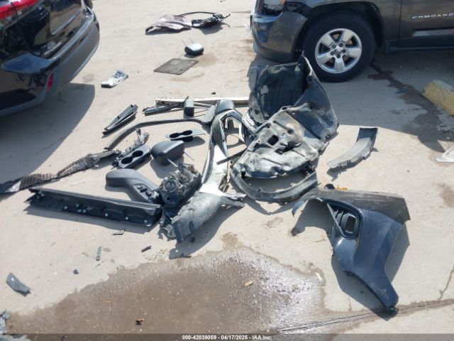 5TDGZRAH0LS018366 Toyota Highlander Xle