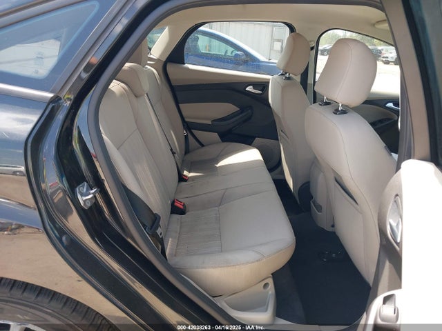 1FADP3F27FL356577 Ford FOCUS SE