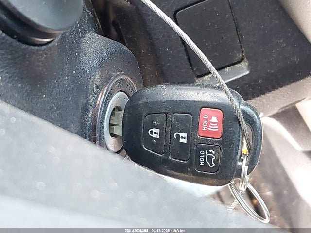 2T3RFREV8FW298266 Toyota Rav4 Xle