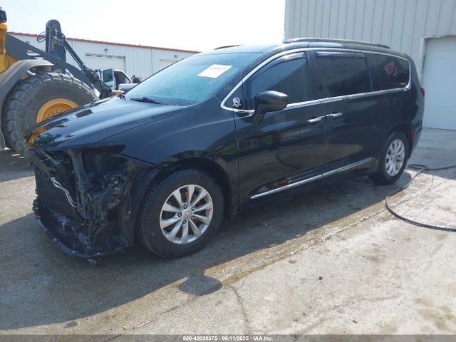 Chrysler Pacifica Touring-l 2017 2C4RC1BG9HR657847 Image 2