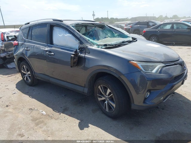 2T3WFREV8JW499399 Toyota Rav4 Xle