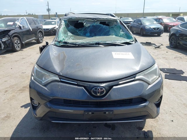 2T3WFREV8JW499399 Toyota Rav4 Xle
