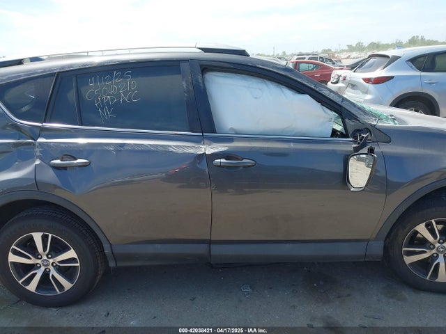 2T3WFREV8JW499399 Toyota Rav4 Xle